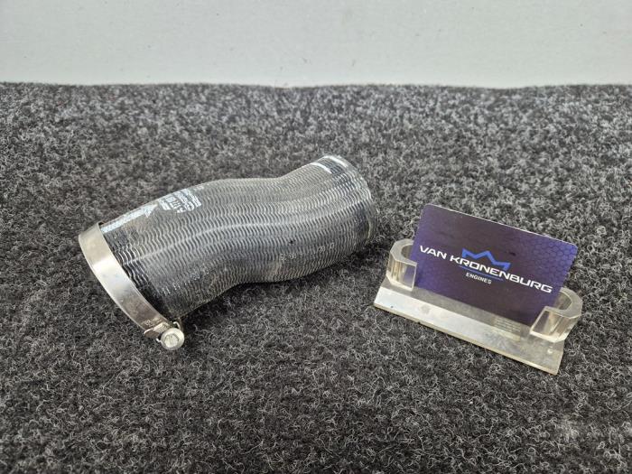 Gebrauchte Intercooler Schlauch Mercedes C-Klasse AMG (W205) C-63 AMG 4.0 V8 Biturbo Preis € 39,95 Mit Mehrwertsteuer angeboten von Van Kronenburg Engines