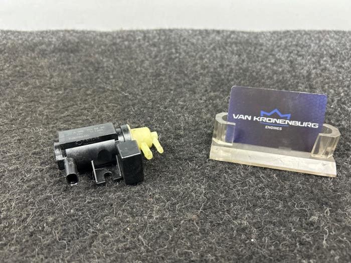 Gebrauchte Überdruckventil Turbo Mercedes E (W213) E-180 1.6 Turbo 16V Preis € 34,94 Mit Mehrwertsteuer angeboten von Van Kronenburg Engines