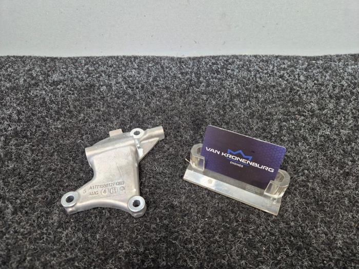 Usagé Support dynamo haut Mercedes C-Klasse AMG (W205) C-63 AMG 4.0 V8 Biturbo Prix € 30,00 Prix TTC proposé par Van Kronenburg Engines