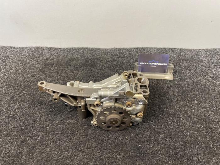 Gebrauchte Ölpumpe Mercedes S (W221) 4.7 S-500 Twin Turbo V8 32V 4-Matic Preis € 121,00 Mit Mehrwertsteuer angeboten von Van Kronenburg Engines