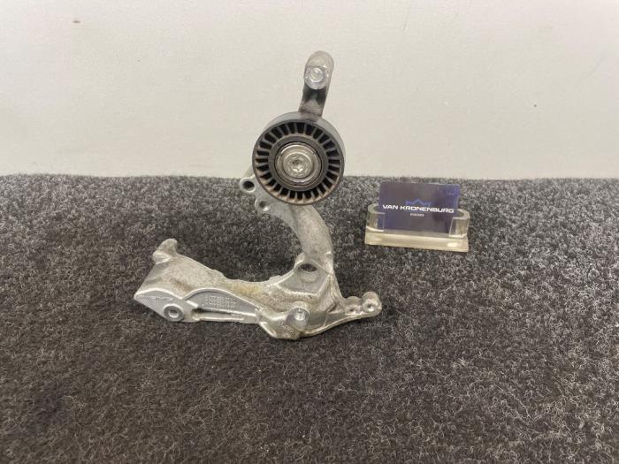 Gebrauchte Spanrolle multiriem Mercedes C AMG (C205) 4.0 C-63 AMG V8 Biturbo Preis € 121,00 Mit Mehrwertsteuer angeboten von Van Kronenburg Engines