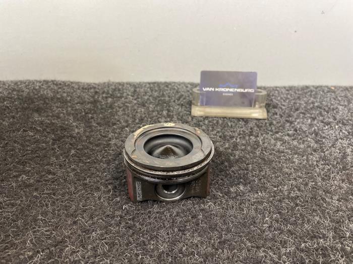 Gebrauchte Kolben Mercedes C (W205) C-200d 1.6 Turbo 16V Preis auf Anfrage angeboten von Van Kronenburg Engines