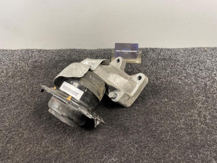 Used Engine mount Jeep Grand Cherokee (WK/WK2) 3.0 CRD V6 24V Price € 99,99 Inclusive VAT offered by Van Kronenburg Engines