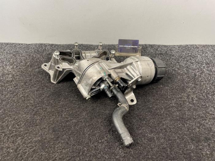 Gebrauchte Ölfiltergehäuse Jeep Grand Cherokee (WK/WK2) 3.0 CRD V6 24V Preis € 149,96 Mit Mehrwertsteuer angeboten von Van Kronenburg Engines