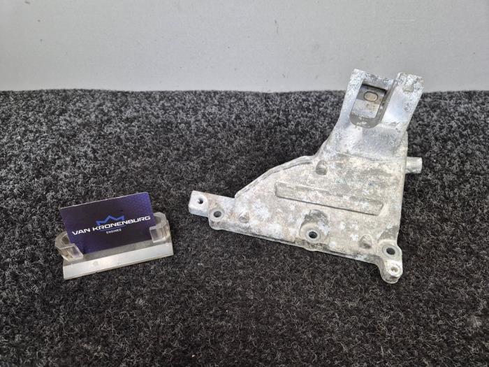 Used Engine mount Mercedes GL (X166) 4.7 GL 450 V8 32V 4-Matic Price € 199,95 Inclusive VAT offered by Van Kronenburg Engines