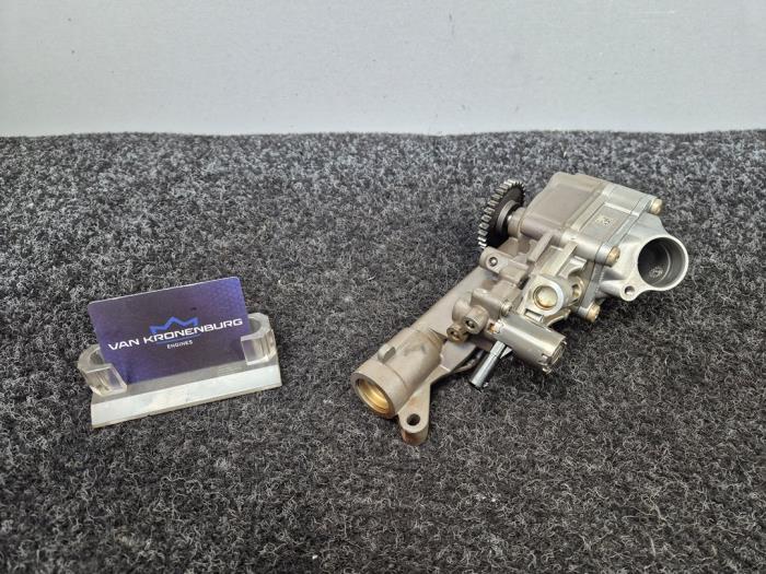 Gebrauchte Ölpumpe Mercedes A (W176) 1.6 A-180 16V Preis € 69,95 Mit Mehrwertsteuer angeboten von Van Kronenburg Engines