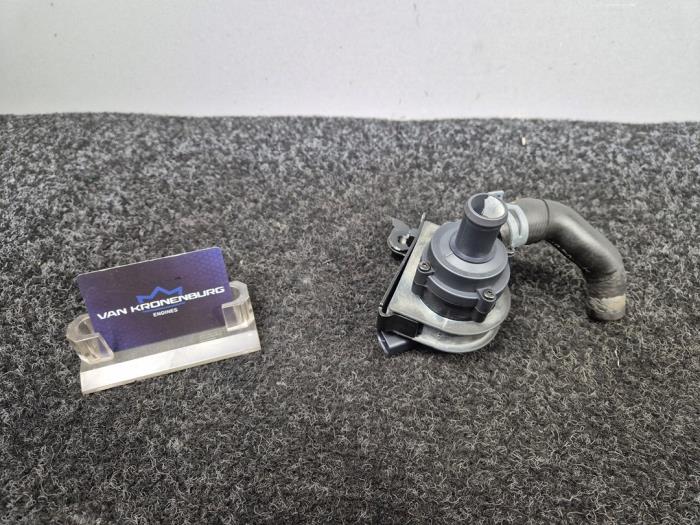Begagnade Extra vattenpump Audi RS 3 Sportback (8VA/8VF) 2.5 TFSI 20V Quattro Performance Pris € 99,95 Inklusive moms erbjuds av Van Kronenburg Engines