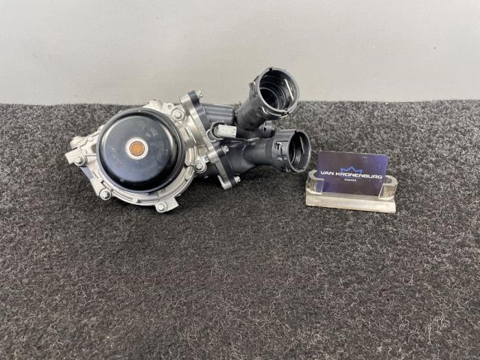 Begagnade Vattenpump Mercedes E (W213) E-220d 2.0 Turbo 16V Pris € 99,95 Inklusive moms erbjuds av Van Kronenburg Engines