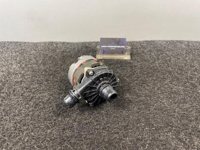 Begagnade Extra vattenpump Mercedes A-Klasse AMG (177.0) 2.0 A-45 S AMG Turbo 16V 4Matic+ Pris € 59,96 Inklusive moms erbjuds av Van Kronenburg Engines