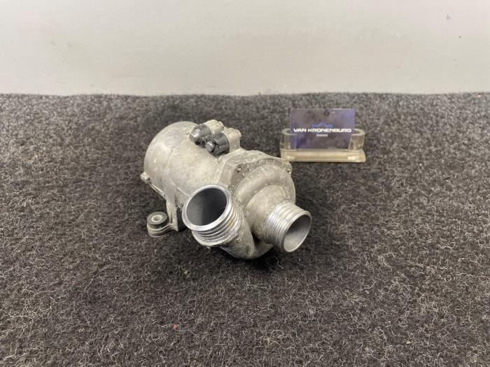 Begagnade Vattenpump BMW 3 serie (E90) 330i 24V Pris € 149,96 Inklusive moms erbjuds av Van Kronenburg Engines