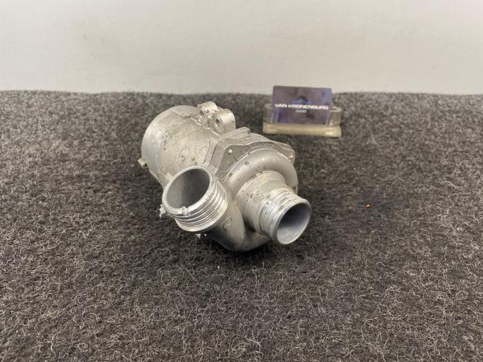 Gebrauchte Wasserpumpe BMW 3 serie (E90) 325i 24V Preis € 119,95 Mit Mehrwertsteuer angeboten von Van Kronenburg Engines
