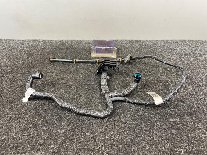 Usagé Conduit de carburant Mini Mini (F55) 2.0 16V Cooper SD Prix € 66,55 Prix TTC proposé par Van Kronenburg Engines