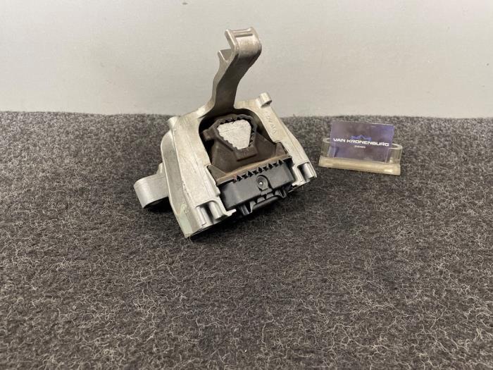 Used Engine mount Volkswagen Golf VIII (CD1) 2.0 TDI BlueMotion 16V Price € 19,95 Inclusive VAT offered by Van Kronenburg Engines