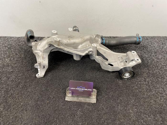 Usagé Support dynamo bas Mercedes A (W176) 1.8 A-200 CDI 16V Prix € 18,15 Prix TTC proposé par Van Kronenburg Engines
