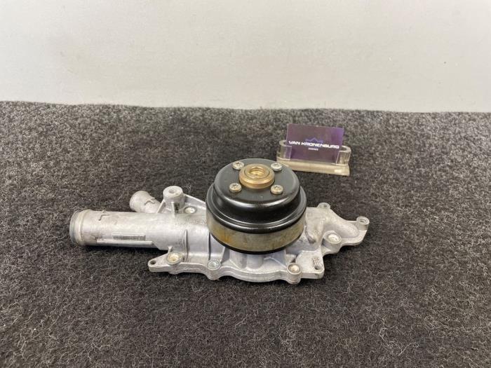 Begagnade Vattenpump Mercedes Vito (639.6) 2.2 111 CDI 16V 4x4 Pris € 49,95 Inklusive moms erbjuds av Van Kronenburg Engines