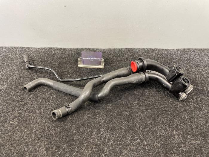 Begagnade Vattenrör Porsche 911 (997) 3.8 24V Carrera 4 GTS Pris € 49,95 Inklusive moms erbjuds av Van Kronenburg Engines