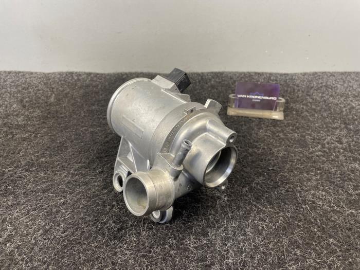 Begagnade Vattenpump Mercedes GLC (X253) 2.0 350 e 16V 4-Matic Pris € 211,75 Inklusive moms erbjuds av Van Kronenburg Engines
