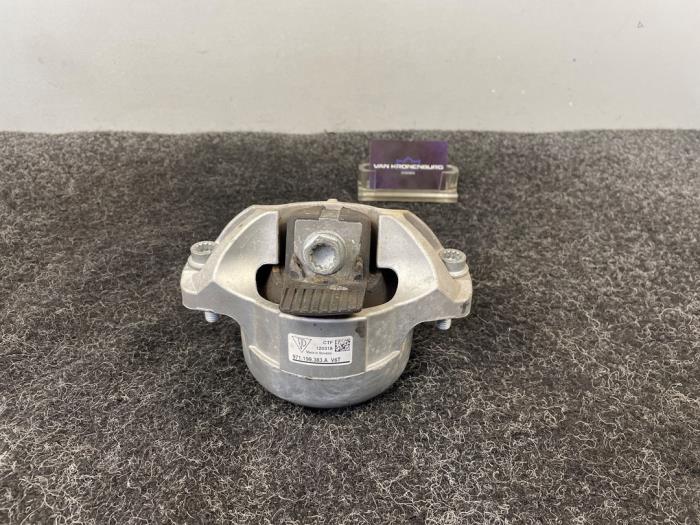 Usagé Support moteur Porsche Panamera (971G) 2.9 V6 24V 4 E-Hybrid Prix € 119,95 Prix TTC proposé par Van Kronenburg Engines