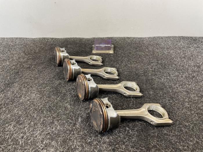Usagé Piston BMW 1 serie (E87/87N) 118i 16V Prix sur demande proposé par Van Kronenburg Engines