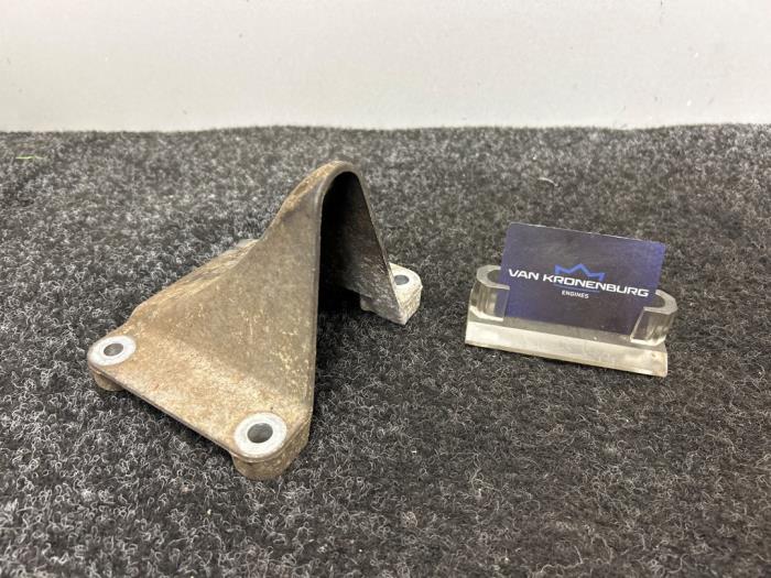 Usagé Support moteur Landrover Range Rover IV (LG) 3.0 V6 Supercharged Prix € 50,00 Prix TTC proposé par Van Kronenburg Engines