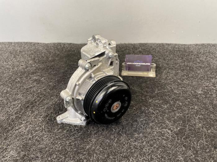 Begagnade Vattenpump Mercedes Sprinter 3,5t (907.6/910.6) 317 CDI 2.0 D FWD Pris € 50,00 Inklusive moms erbjuds av Van Kronenburg Engines