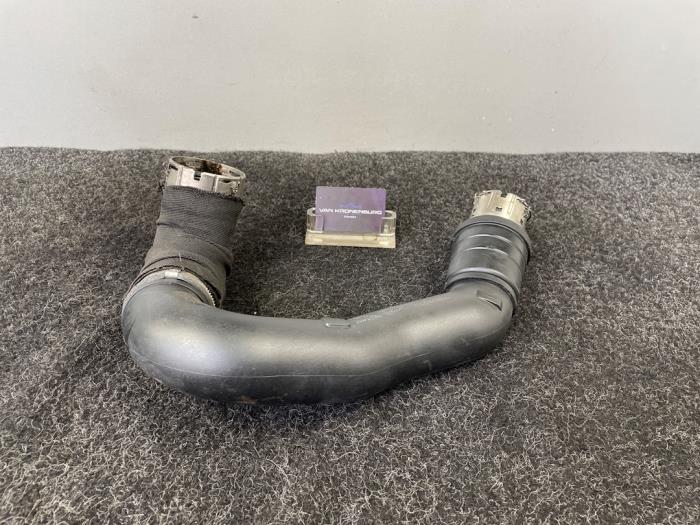 Intercooler Rohr Jaguar F-Pace, 2015 / 2025 2.0 D 180 16V AWD, SUV, Diesel, 1.999cc, 132kW (179pk), 4x4, 204DTD; AJ20D4, 2015-09 / 2025-12, DCC501; DCC502 (Gebraucht)
