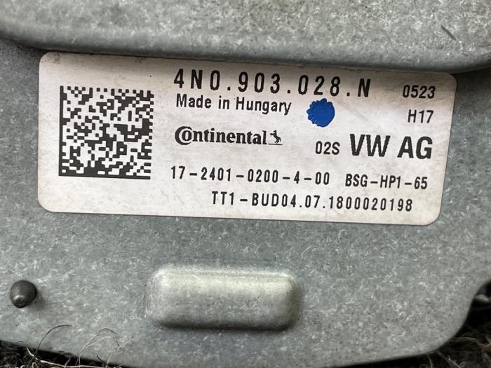 Dynamo van een Audi A6 Avant (C8) 3.0 V6 24V 55 TFSI Mild Hybrid Quattro 2020