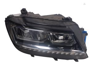 Używane Reflektor prawy Volkswagen Tiguan Cena € 500,00 Z VAT oferowane przez Autorecycling Kempers