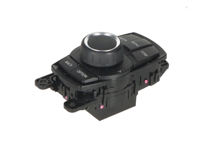 Head unit multimedia control