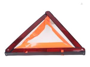 Usagé Triangle de présignalisation BMW 3-Serie Prix € 9,00 Prix TTC proposé par Autorecycling Kempers