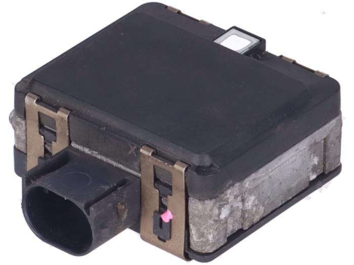 Begagnade Radarsensor Tesla Model S Pris € 245,00 Inklusive moms erbjuds av Autorecycling Kempers