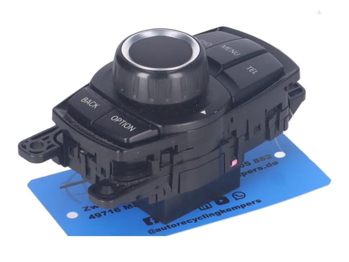 Head unit multimedia control