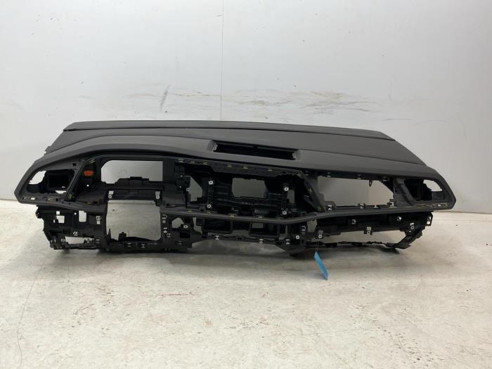 Usados Salpicadero Volkswagen Multivan T7 Precio € 900,00 IVA incluido ofrecido por Autorecycling Kempers