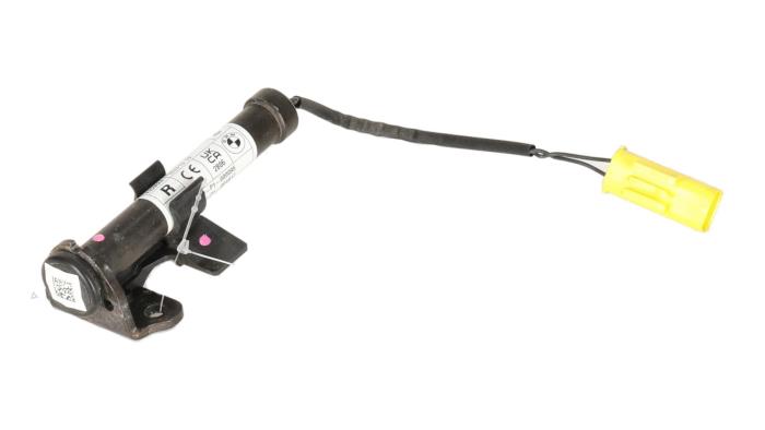 Actionneur airbag piéton capot