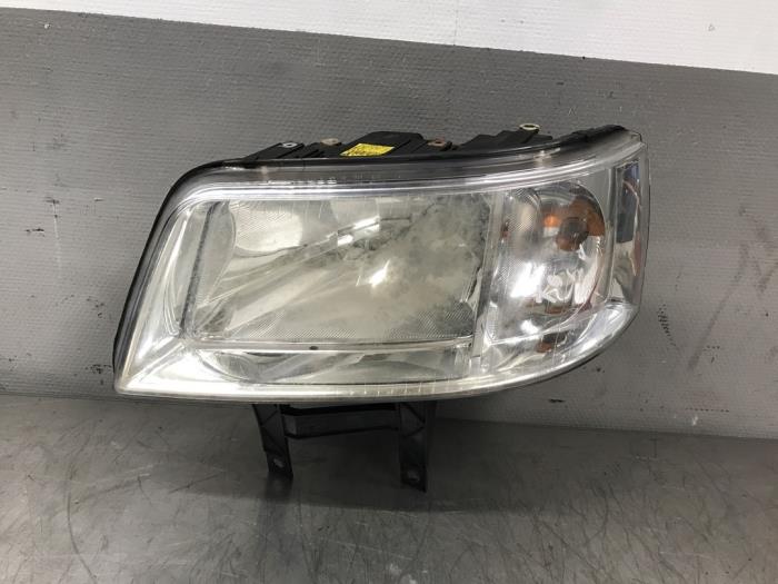 Używane Reflektor lewy Volkswagen Transporter T5 1.9 TDi Cena na żądanie oferowane przez Autosloperij Alexander
