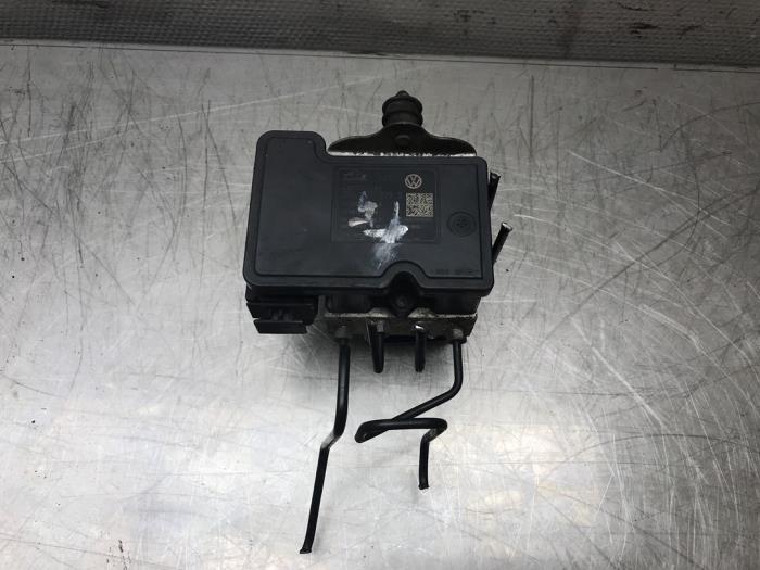 Gebrauchte ABS Pumpe Volkswagen Transporter T5 1.9 TDi Preis € 750,00 Margenregelung angeboten von Autosloperij Alexander