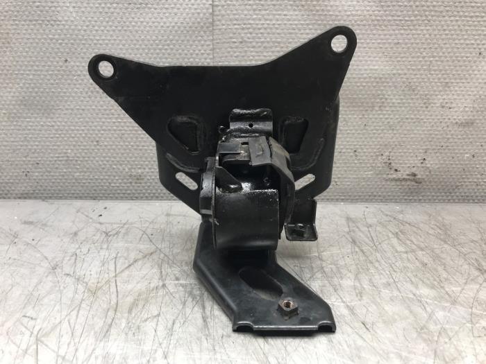 Usagé Support moteur Toyota Yaris II (P9) 1.3 16V VVT-i Prix € 50,00 Règlement à la marge proposé par Autosloperij Alexander