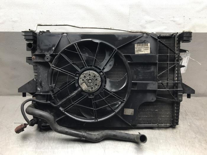 Used Radiator Volkswagen Transporter T5 1.9 TDi Price on request offered by Autosloperij Alexander
