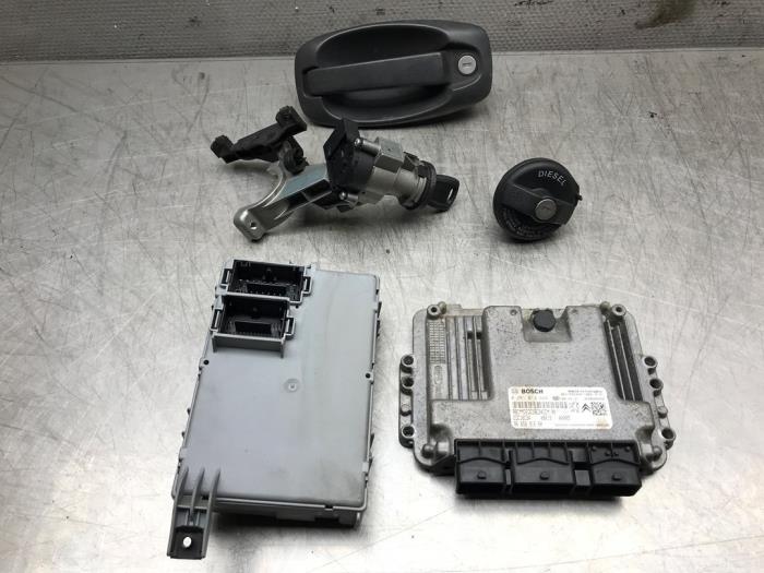 Used Ignition lock + computer Citroen Nemo (AA) 1.4 HDi 70 Price on request offered by Autosloperij Alexander