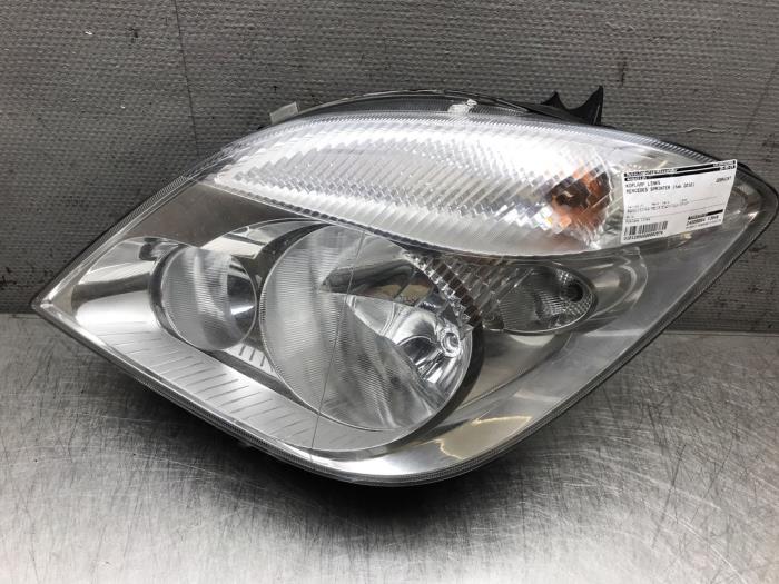 Gebrauchte Scheinwerfer links Mercedes Sprinter 3t (906.61) 210 CDI 16V Preis auf Anfrage angeboten von Autosloperij Alexander