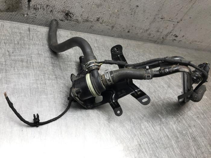 Gebrauchte Wasserpumpe Volkswagen Polo V (6R) 1.2 TDI 12V BlueMotion Preis € 50,00 Margenregelung angeboten von Autosloperij Alexander
