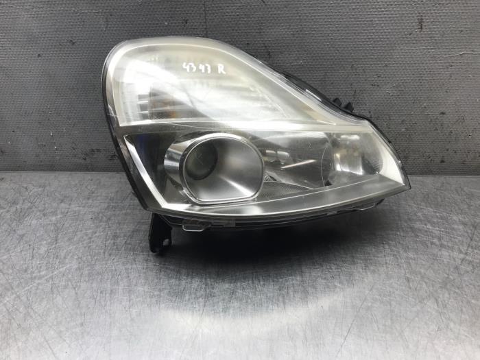 Używane Reflektor prawy Renault Modus/Grand Modus (JP) 1.2 16V TCE 100 Cena € 120,00 Z VAT oferowane przez Autosloperij Alexander