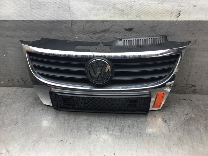 Używane Grill Volkswagen Eos (1F7/F8) 2.0 TFSI 16V Cena € 200,00 Procedura marży oferowane przez Autosloperij Alexander