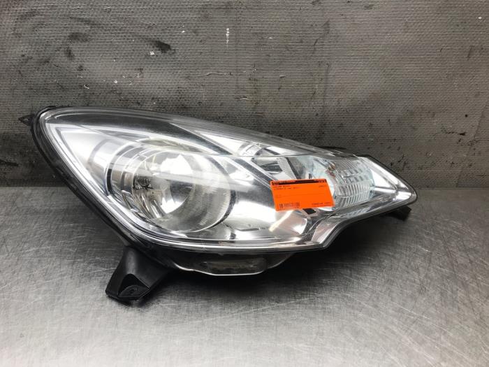 Używane Reflektor prawy Citroen C3 (SC) 1.6 HDi 92 Cena € 150,00 Procedura marży oferowane przez Autosloperij Alexander
