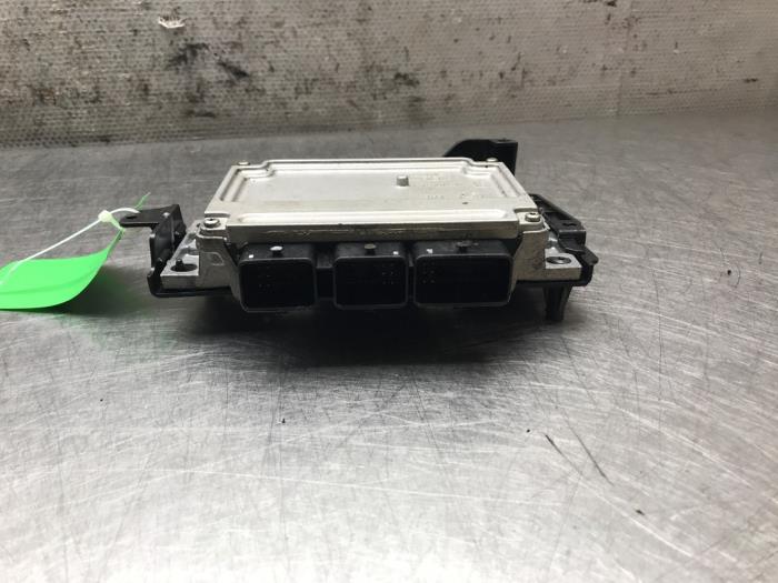 Engine management computer from a Citroën C5 III Berline (RD) 2.0 16V 2009