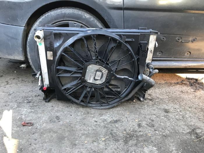 Usagé Radiateur BMW 5 serie Touring (E61) 530d 24V Prix sur demande proposé par Autosloperij Alexander