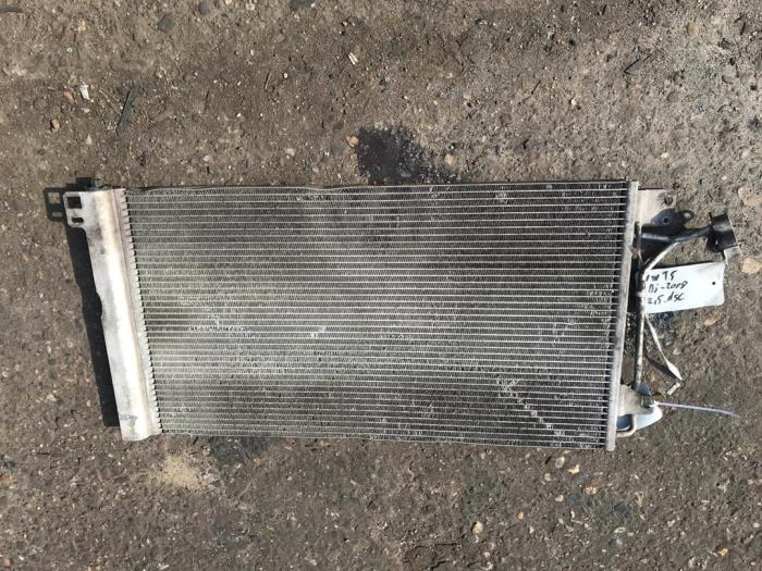 Used Radiator Volkswagen Multivan T5 (7E/7HC/7HF/7HM) 2.5 TDi Price on request offered by Autosloperij Alexander