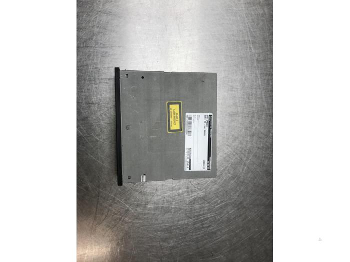 Używane Odtwarzacz DVD Audi A4 Avant (B8) 2.0 TDI 16V Cena na żądanie oferowane przez Autosloperij Alexander