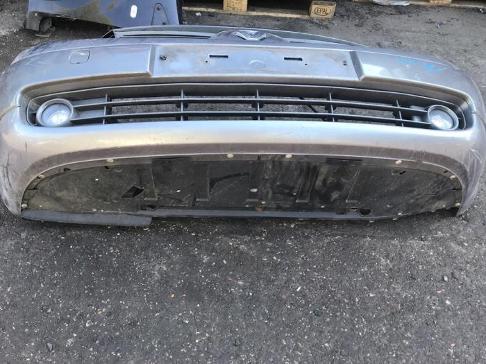 Front bumper from a Renault Scénic II (JM) 1.6 16V 2004