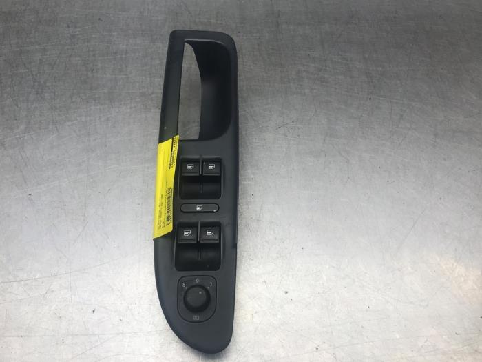 Usados Interruptor combinado de ventanillas Volkswagen Passat Variant (3C5) 1.4 TSI 16V Precio de solicitud ofrecido por Autosloperij Alexander